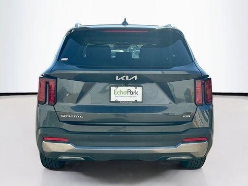 Used 2024 Kia Sorento S image 7