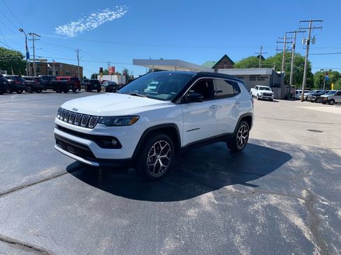 Used 2024 Jeep Compass Limited AWD/4WD image 3
