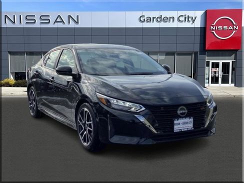 Certified 2025 Nissan Sentra SR FWD image 1