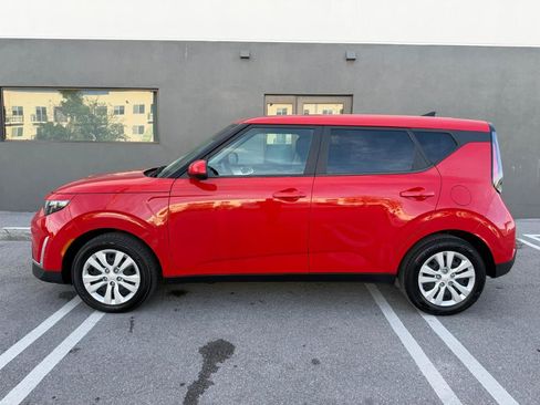 Used 2023 Kia Soul LX FWD image 11