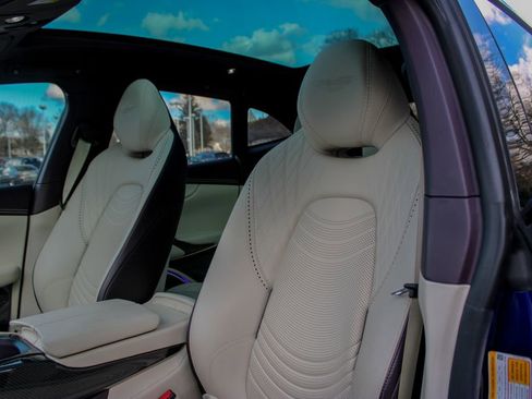 Used 2023 Aston Martin DBX image 10