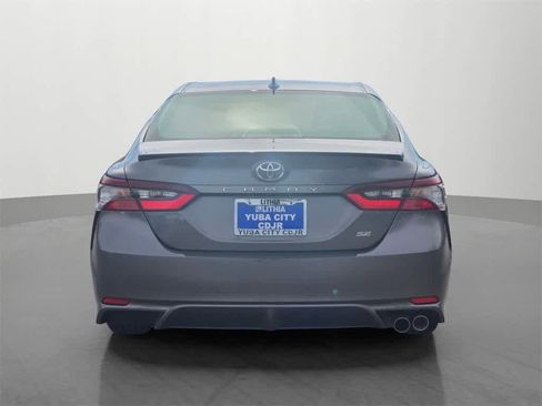 Used 2023 Toyota Camry SE image 5