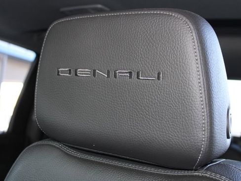 Used 2022 GMC Sierra 2500 Denali w/ Denali Black Diamond Edition image 22