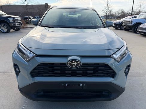 Used 2022 Toyota RAV4 XLE Premium image 2