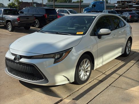 Used 2020 Toyota Corolla XLE FWD image 4