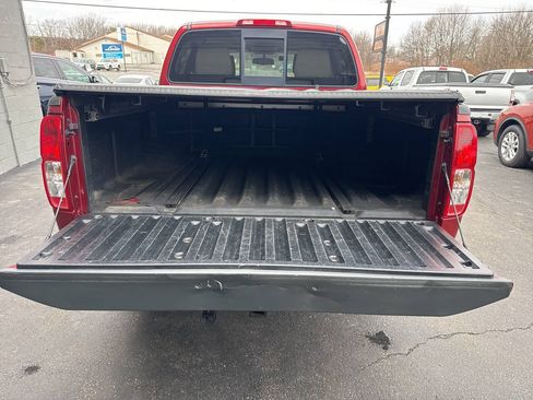 Used 2014 Nissan Frontier SV w/ SV Value Truck Package AWD/4WD image 18