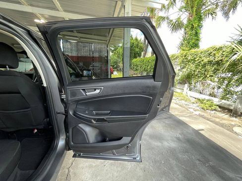 Used 2021 Ford Edge SE FWD image 17
