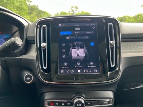 Certified 2023 Volvo XC40 B5 Plus w/ Driver Assist Package AWD/4WD image 16