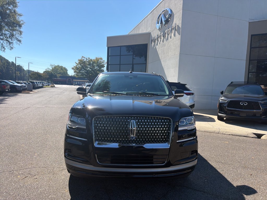 Used 2024 Lincoln Navigator Premiere AWD/4WD image 3