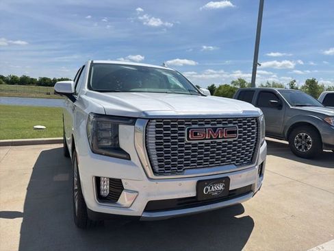 Used 2023 GMC Yukon Denali AWD/4WD image 4