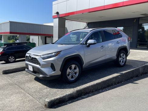 Certified 2025 Toyota RAV4 XLE AWD/4WD image 4