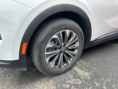 Used 2024 Buick Envision Preferred AWD/4WD image 18