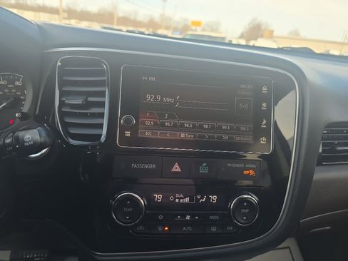 Used 2018 Mitsubishi Outlander SEL image 21