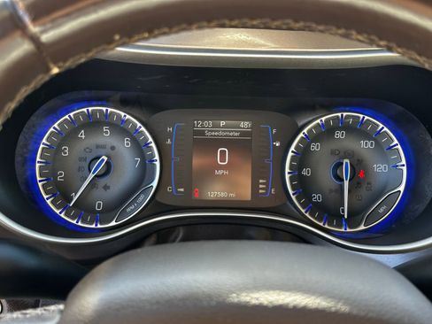 Used 2018 Chrysler Pacifica Touring-L image 28