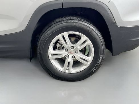 Used 2024 GMC Terrain SLE AWD/4WD image 33