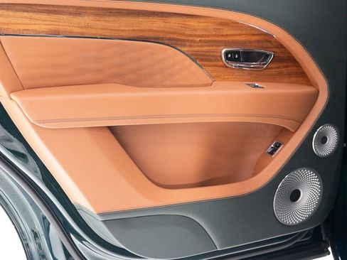 Certified 2025 Bentley Bentayga Extended Wheelbase AWD/4WD image 22