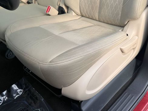 Used 2018 Nissan Titan SV AWD/4WD image 19