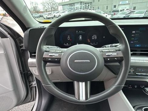 Used 2025 Hyundai Kona SEL AWD/4WD image 14