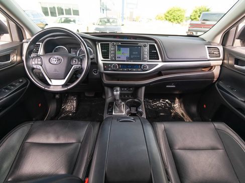 Used 2018 Toyota Highlander Limited AWD/4WD image 17