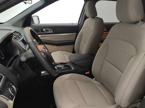Used 2018 Ford Explorer XLT image 17