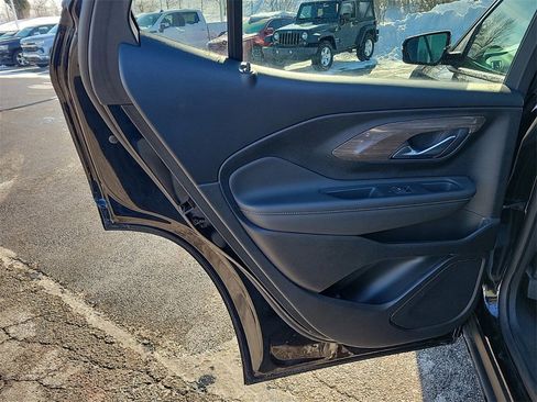 Used 2022 GMC Terrain Denali image 13