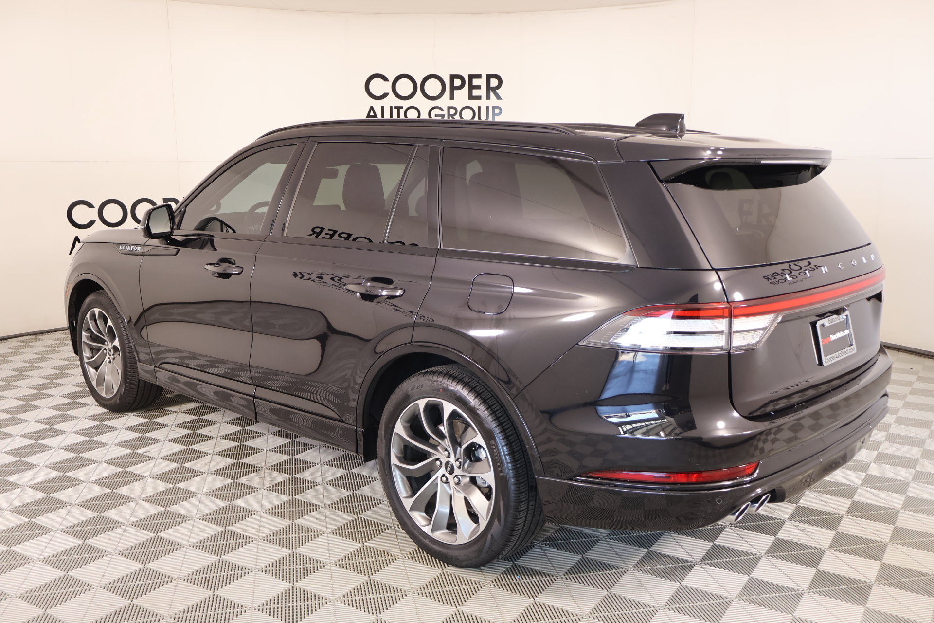 Used 2025 Lincoln Aviator 2WD w/ Jet Appearance Package image 25