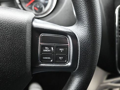 Used 2019 Dodge Grand Caravan SE w/ UConnect Hands-Free Group image 16