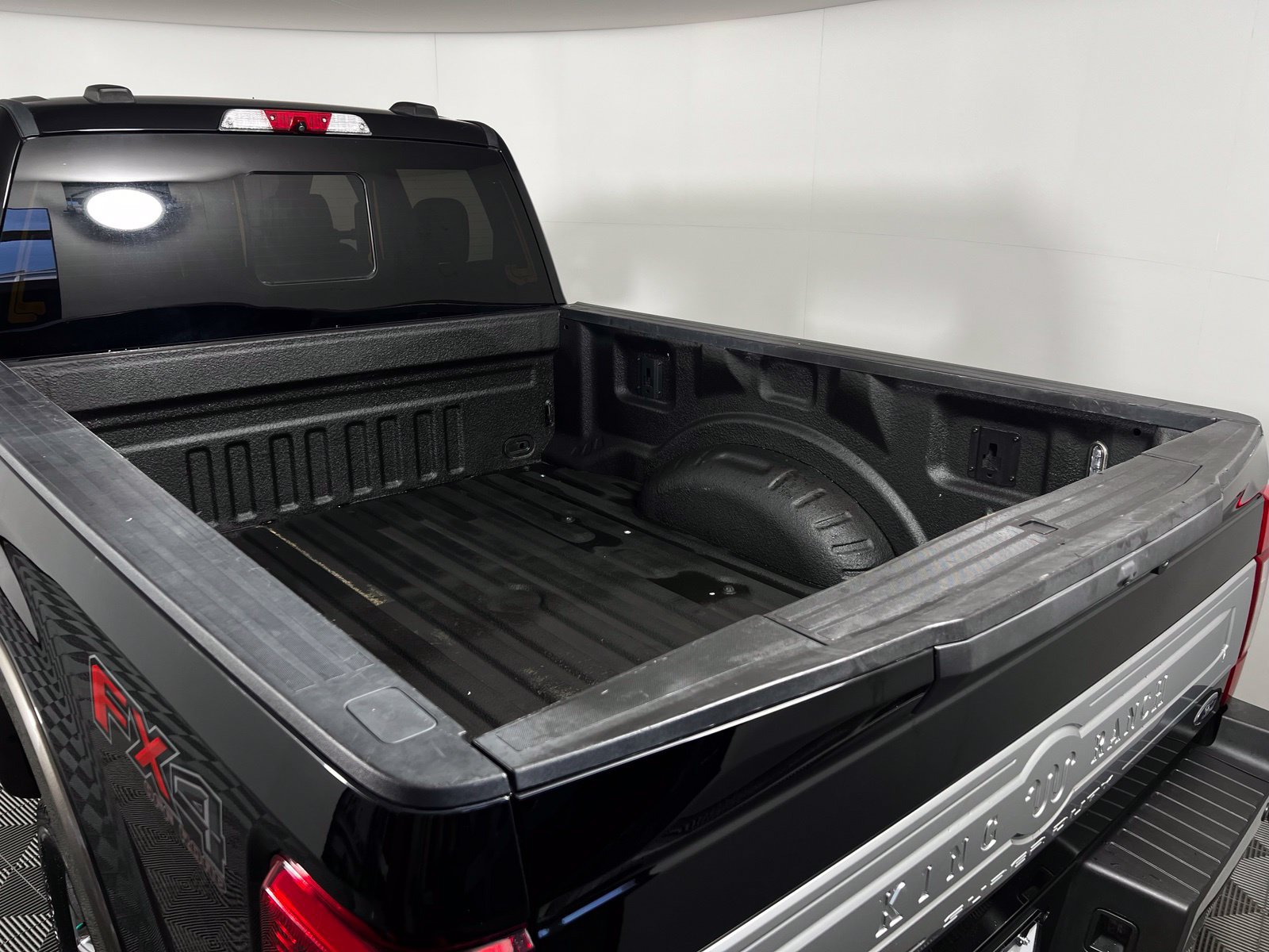 Used 2022 Ford F250 King Ranch w/ King Ranch Ultimate Package AWD/4WD image 32