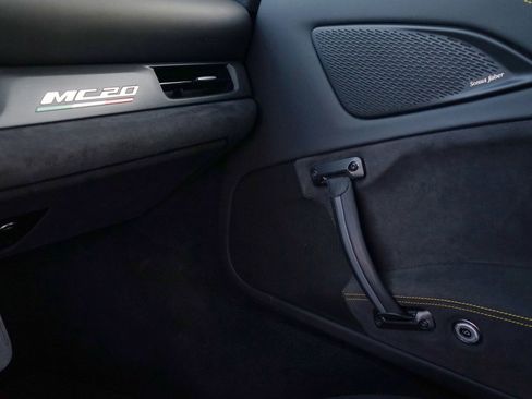 Used 2022 Maserati MC20 Coupe image 10