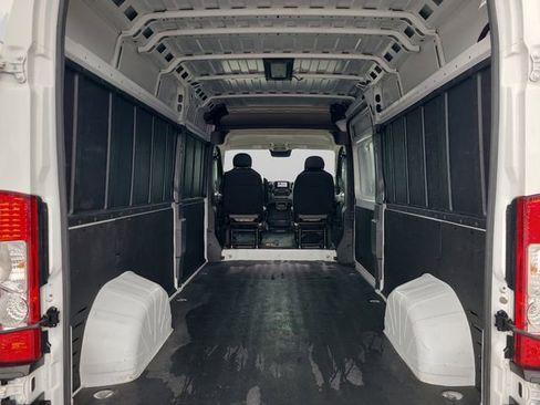 Used 2025 RAM ProMaster 2500 w/ Convenience Group image 21