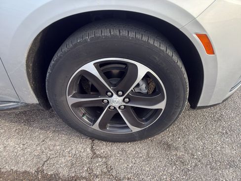 Used 2022 Buick Enclave Essence w/ Experience Buick Package image 3