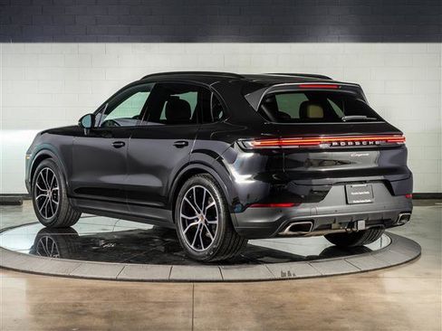 Certified 2025 Porsche Cayenne AWD/4WD image 3