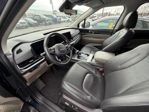 Used 2025 Kia Carnival FWD image 5