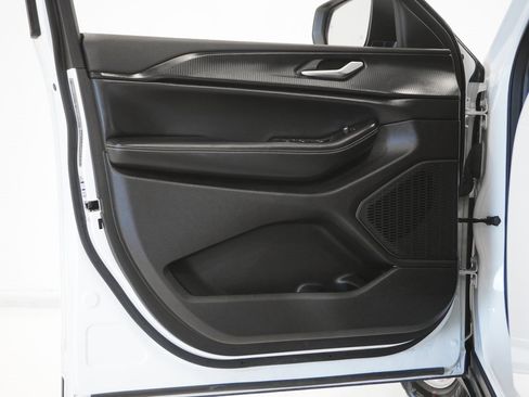 Certified 2024 Jeep Grand Cherokee Laredo image 13