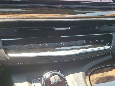 Certified 2024 Cadillac Escalade ESV Sport Platinum AWD/4WD image 18