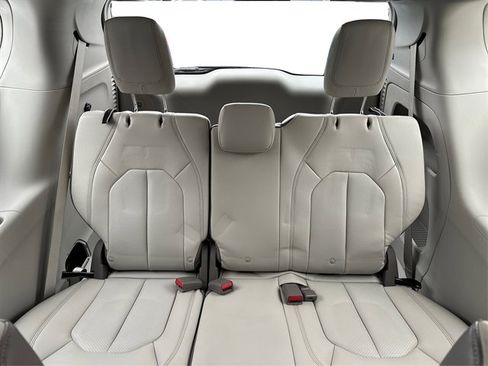 Used 2018 Chrysler Pacifica Touring-L Plus image 45