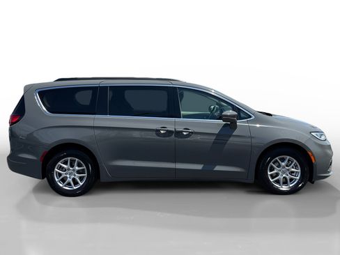 Used 2022 Chrysler Pacifica Touring-L FWD image 6