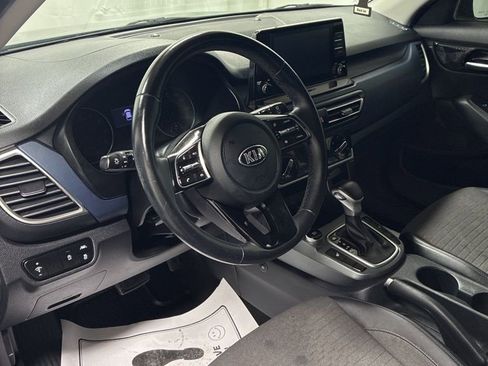 Used 2021 Kia Seltos S image 11