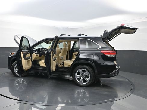 Used 2018 Toyota Highlander Limited image 39