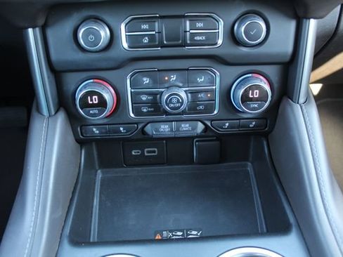 Used 2022 Chevrolet Tahoe LT w/ Luxury Package AWD/4WD image 33