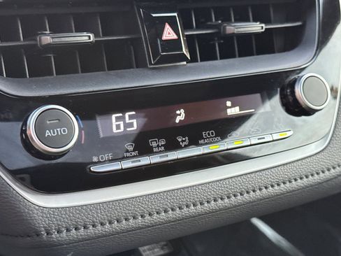 Certified 2025 Toyota Corolla SE image 20