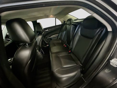 Used 2018 Chrysler 300 Limited AWD/4WD image 30