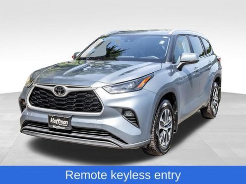 Used 2023 Toyota Highlander XLE AWD/4WD image 13