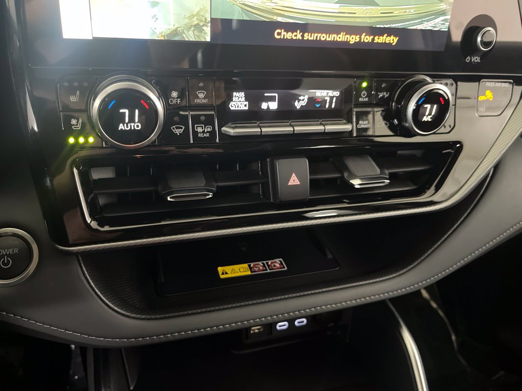 Used 2026 Toyota Highlander Platinum AWD/4WD image 74
