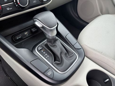 Used 2025 Kia Soul LX w/ LX Technology Package image 38