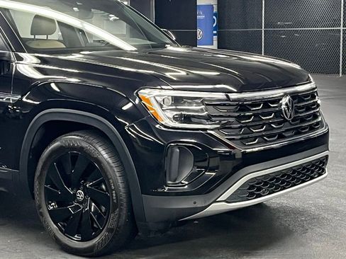Certified 2026 Volkswagen Atlas Cross Sport SE w/ Panoramic Sunroof Package AWD/4WD image 43