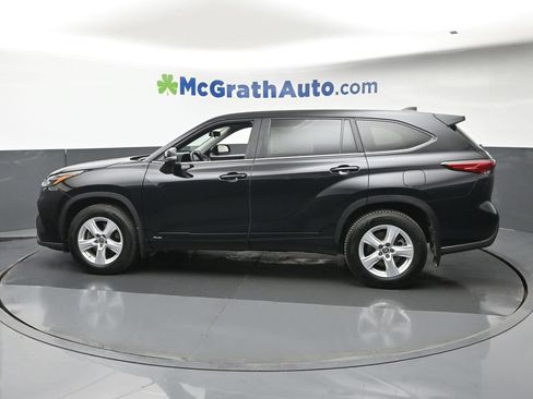 Used 2023 Toyota Highlander LE AWD/4WD image 25