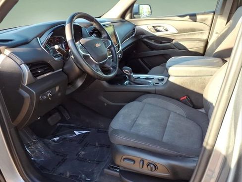 Used 2023 Chevrolet Traverse LT FWD image 9
