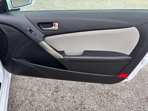 Used 2014 Hyundai Genesis 2.0T RWD image 18