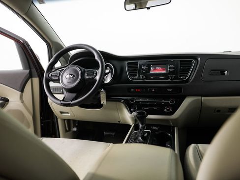 Used 2015 Kia Sedona LX w/ LX Convenience Package image 18